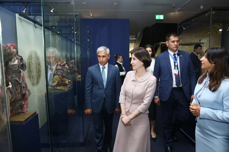 Özbəkistan Prezidentinin xanımı Heydər Əliyev Mərkəzi ilə tanış olub