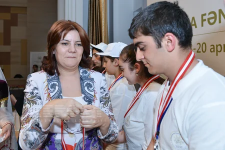 Azərbaycanda məktəblilərin fənn olimpiadasının qalibləri mükafatlandırılıb - FOTO