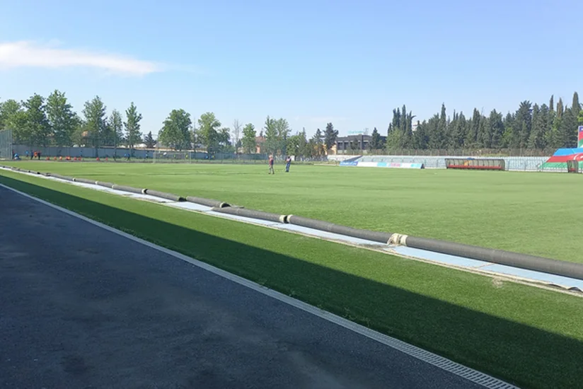 Tovuz şəhər stadionunun ot örtüyü yenilənir