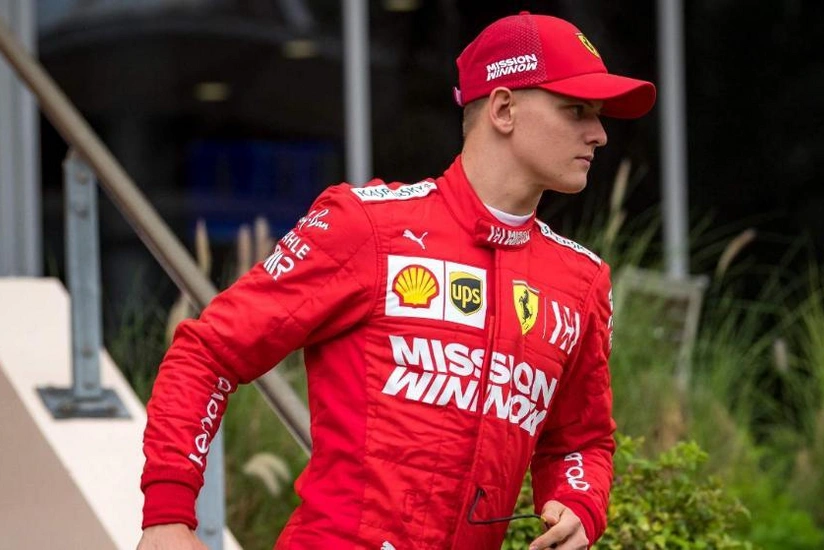 Сын Михаэля Шумахера, который приедет в Баку, впервые сел за руль “Ferrari” - ВИДЕО