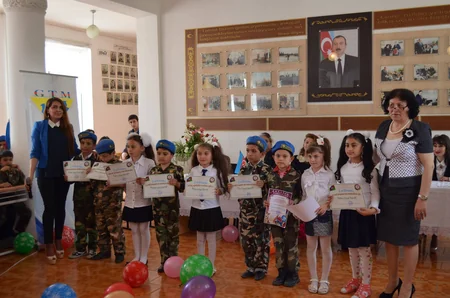 ​Məktəblilər Respublika Gününü qeyd ediblər