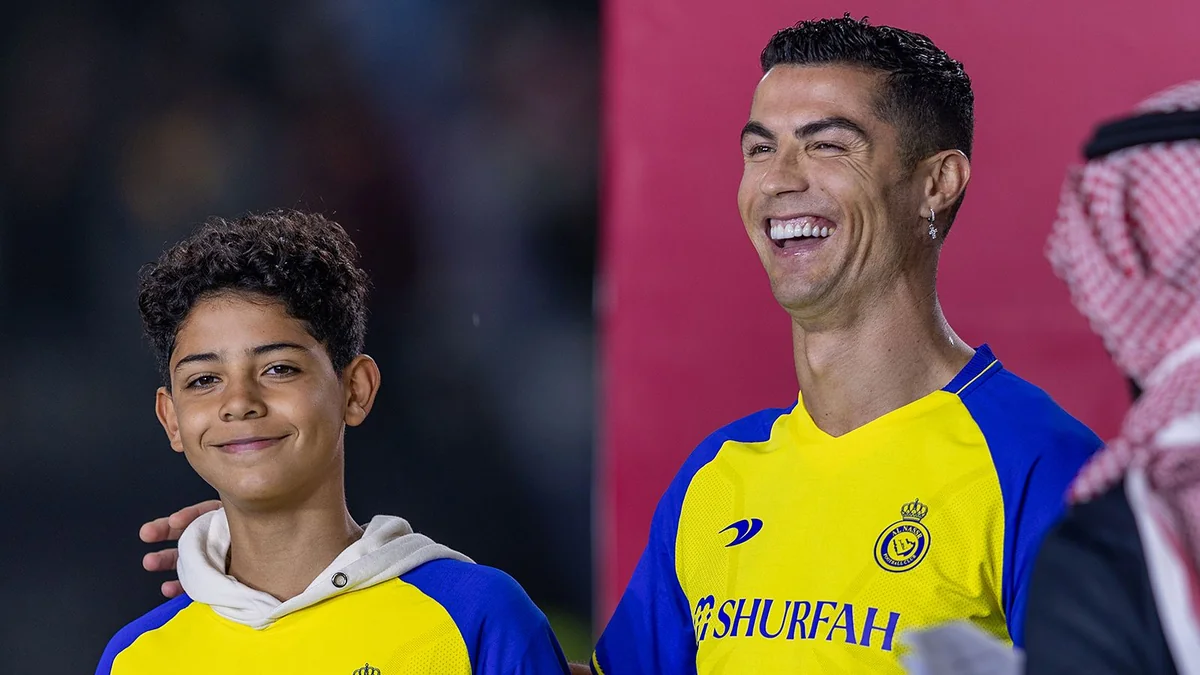 Neftçinin sabiq baş məşqçisi Ronaldunun karyerasını başa vurmamasının səbəbini açıqlayıb