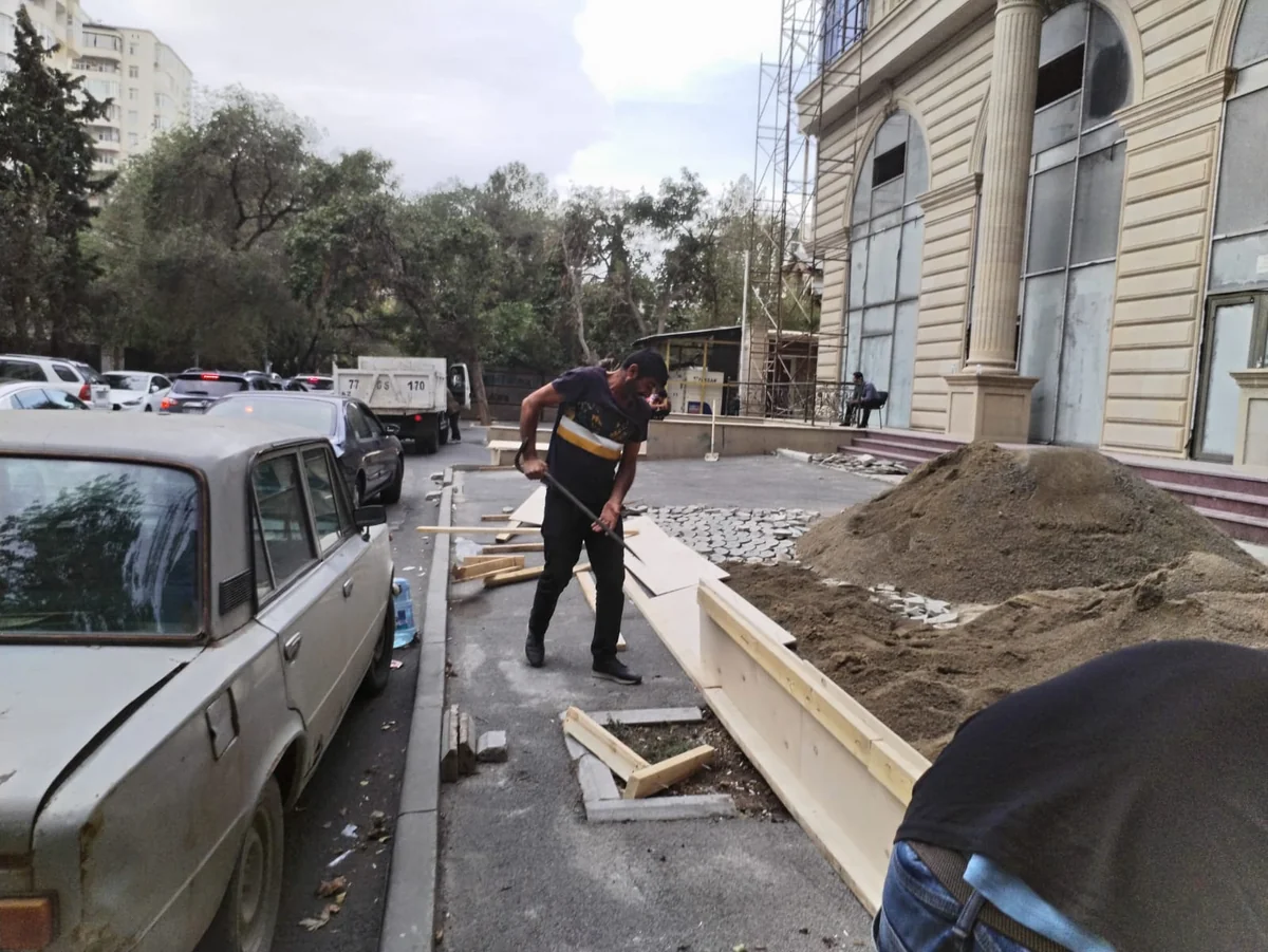 Bakıda piyada səkisinin parklanma üçün qanunsuz zəbt edilməsi faktı aşkarlanıb