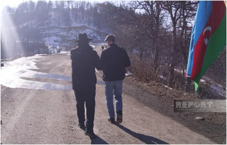 Canadian journalist, Georgian blogger arrive at Khankandi-Lachin road to cover protest rally