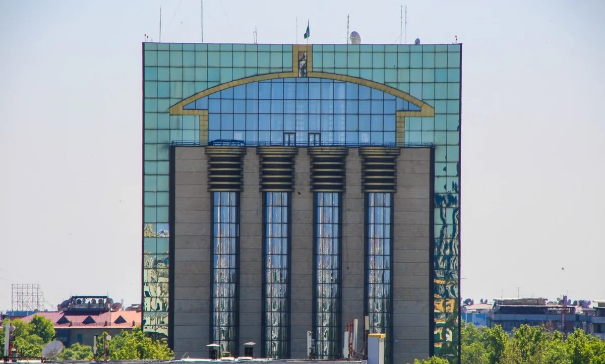 Özbəkistan Mərkəzi Bankı uçot dərəcəsini azaldıb
