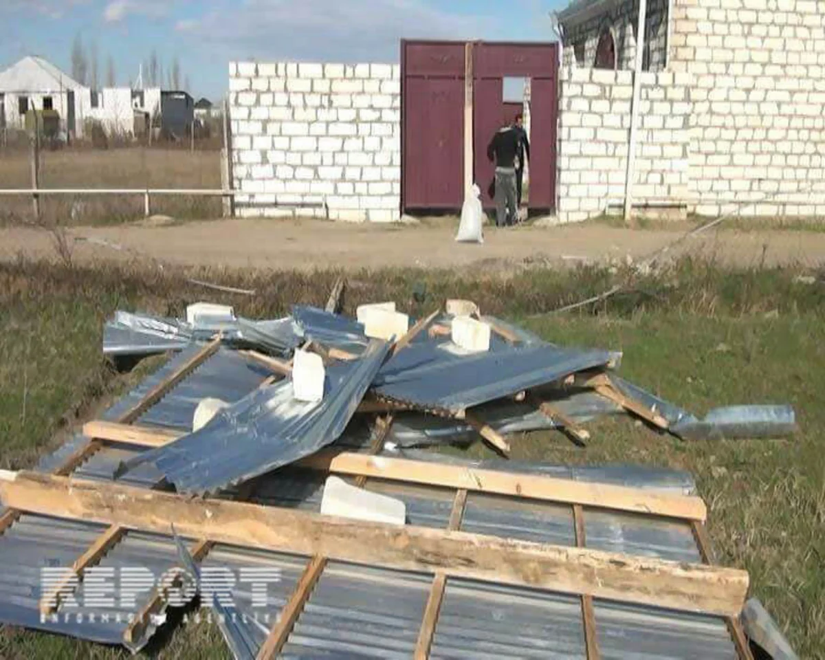 Güclü külək Ağstafada bir sıra fəsadlar törədib - FOTO