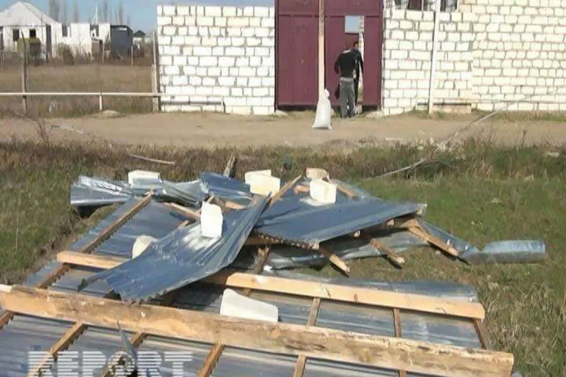 Güclü külək Ağstafada bir sıra fəsadlar törədib - FOTO