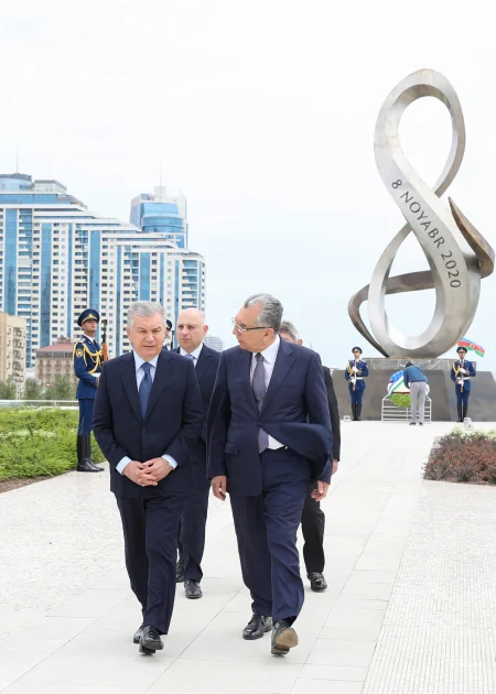 Uzbekistani President pays tribute to National Leader Heydar Aliyev