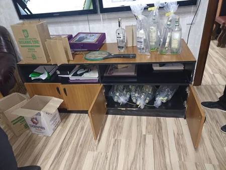 Şadlıq sarayında saxtalaşdırma yolu ilə spirtli içkilərin istehsal olunduğu aşkarlanıb