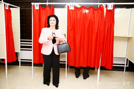 Məzahir Pənahov səs verib