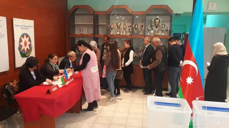 Lənkəranda seçki məntəqələrində seçici sıxlığı yaranıb - FOTO - VİDEO