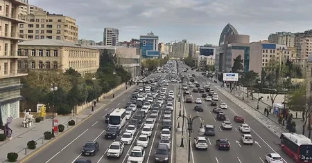 Bakının bir sıra yollarında tıxac yaranıb