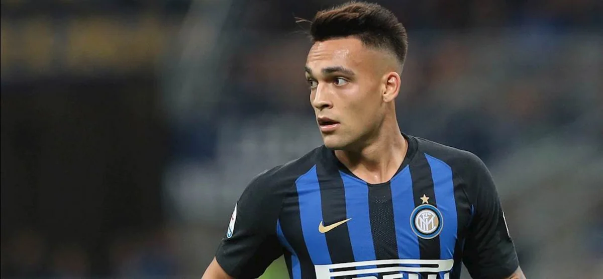 Форвард Интера Мартинес на своей машине сбил велосипедистку