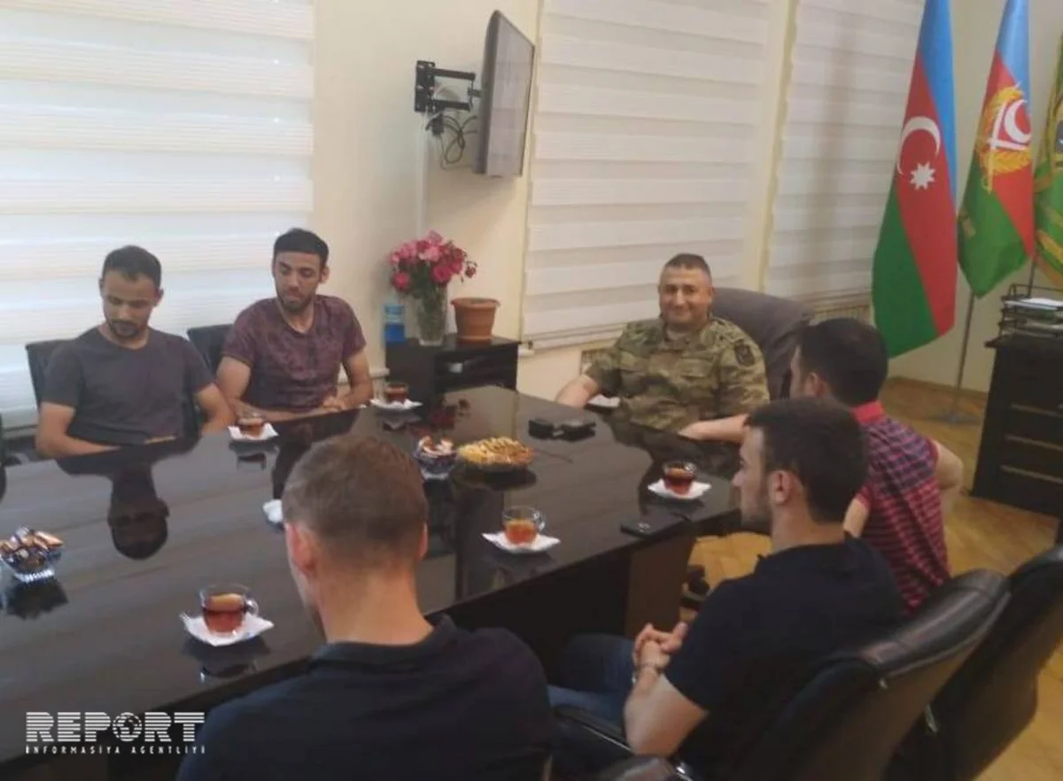 Футболисты Карабаха встретились с военнослужащими в Карабахском регионе