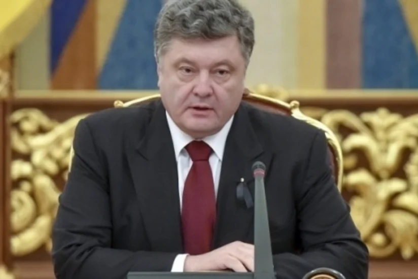 Poroşenko Donbasın xüsusi statusu haqda qanunu imzaladı