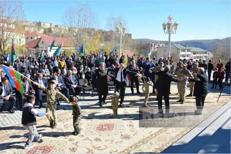 Zəfər Günü münasibətilə Qərb bölgəsinin bir çox rayonlarında təntənəli tədbirlər keçirilib