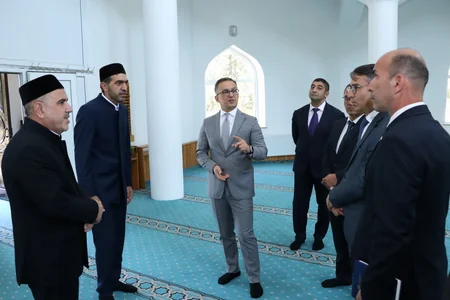 Dövlət Komitəsinin sədri Ağsu şəhərində məscidlərin fəaliyyəti ilə tanış olub