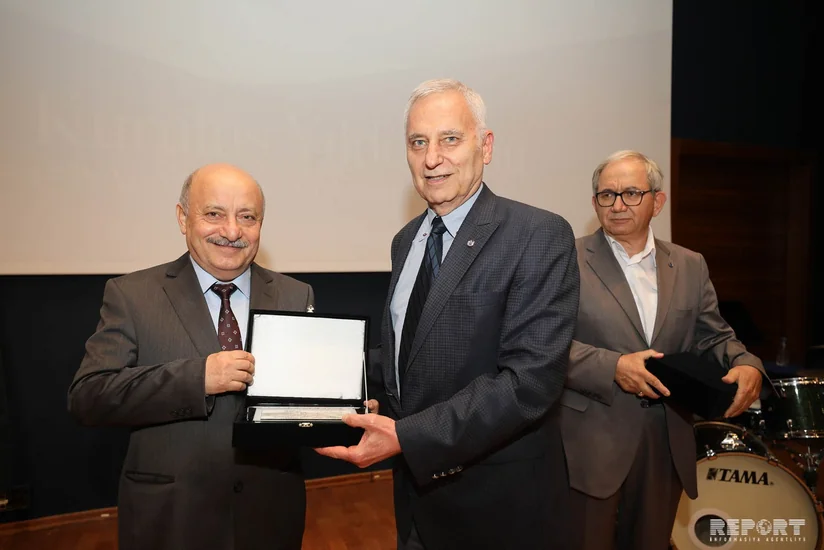 İzmir Yaşar Universitetinin professoru: Azərbaycanlı məktəblilərin də Beynəlxalq Riyaziyyat Olimpiadasında qızıl medal ala biləcəklərinə inanıram 