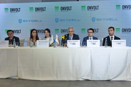 ONVOLT elektromobil satış-sərgi salonunu və SKYWELL ET5 modelini təqdim edib