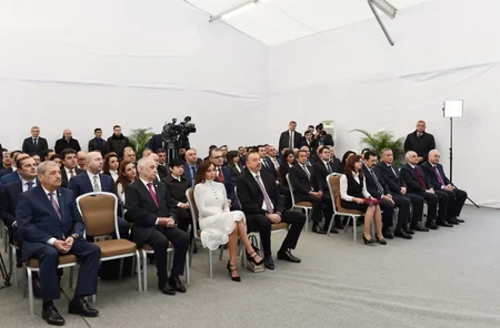 Prezident İlham Əliyev Yasamal Yaşayış Kompleksində ilk 9 mərtəbəli binanın və məktəb binasının təməlqoyma mərasimində iştirak edib - YENİLƏNİB