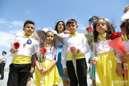Təhsil naziri məcburi köçkün şagirdlərin Son zəngində  - FOTOREPORTAJ