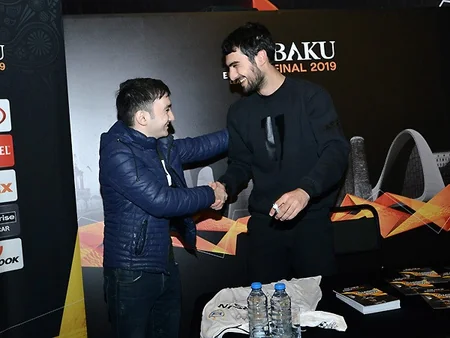 Azərbaycan millisinin futbolçularının imza günü keçirilib