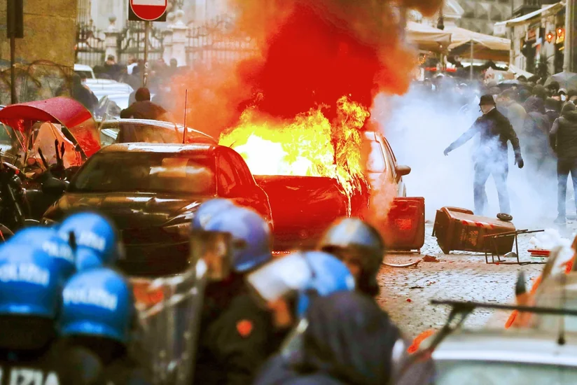 Neapol polisi Almaniya klubunun azarkeşlərini şəhərdən uzaqlaşdırmaq istəyir