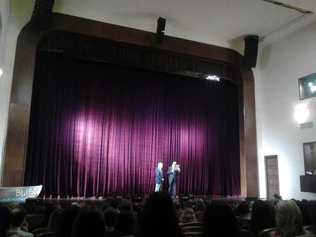 Rus Dram Teatrında Blisslər ailəsi eksentrik komediyasının premyerası olub