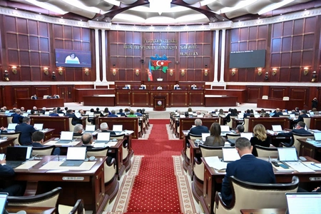 Azerbaijani parliament discussing next year's budget in first reading