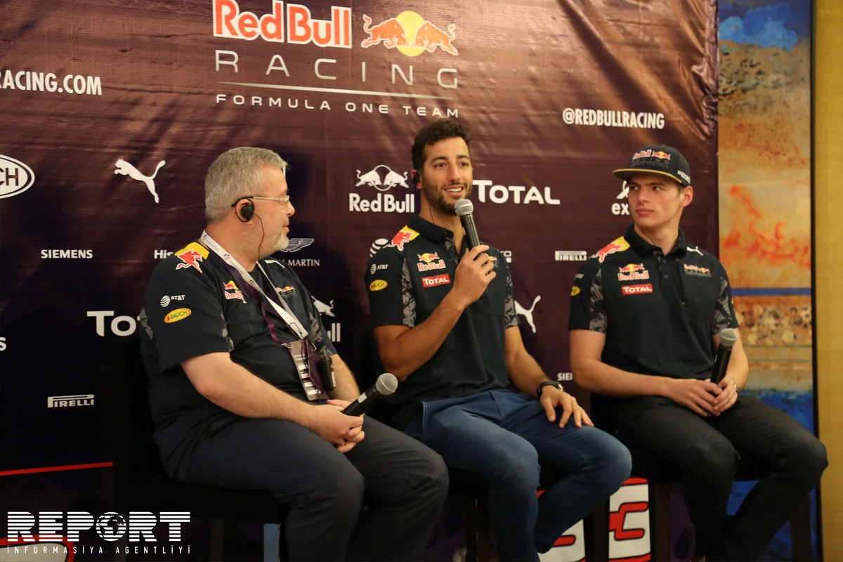 Formula 1 pilotları mətbuat konfransında azərbaycanca Salam, Bakı deyib