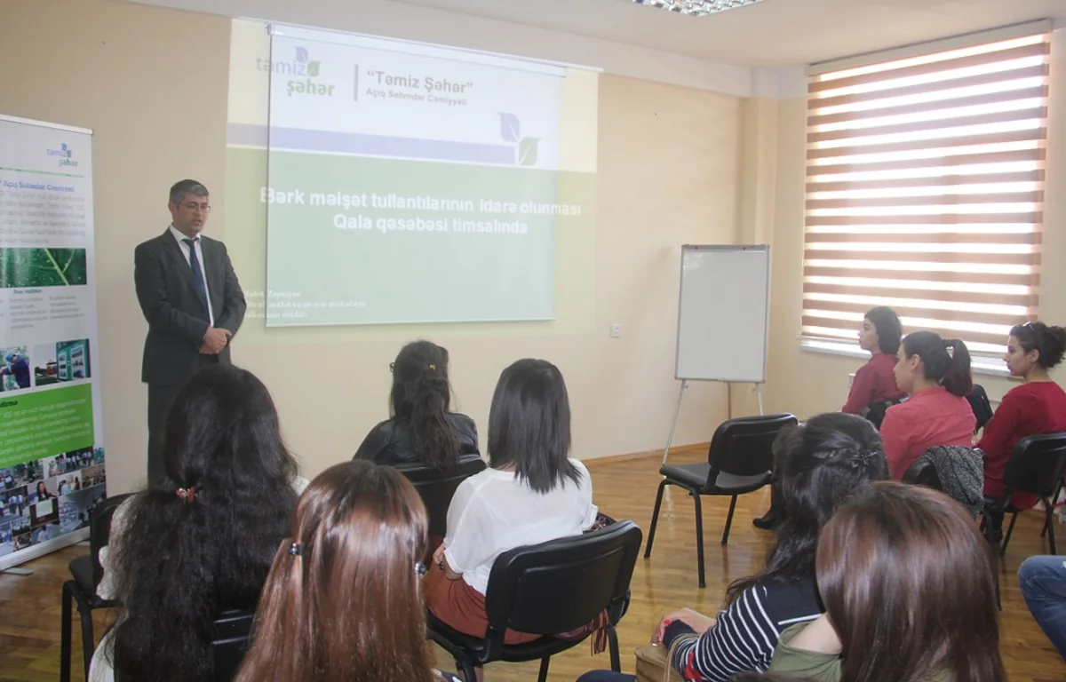 Təmiz Şəhər ASC AzMİU tələbələrinə tullantıların toplanması və daşınması prosesini öyrədir