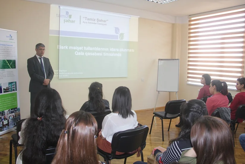 Təmiz Şəhər ASC AzMİU tələbələrinə tullantıların toplanması və daşınması prosesini öyrədir