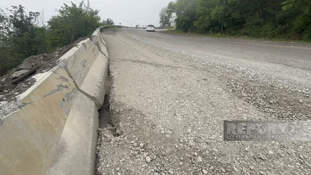 Ağsu aşırımında çətinliklər yaranıb, davamlı yağışlar torpaq sürüşməsi riskini artırıb