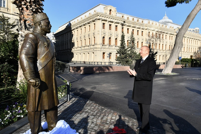 Президент Азербайджана открыл памятник Гаджи Зейналабдину Тагиеву