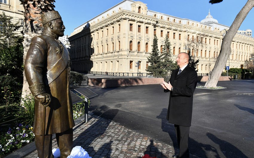 Президент Азербайджана открыл памятник Гаджи Зейналабдину Тагиеву