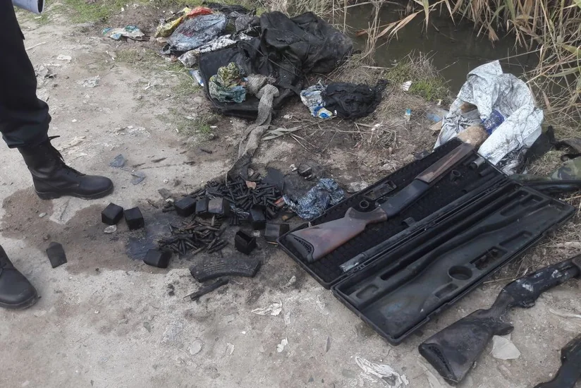 Sumqayıtda su kanalından 400 ədədə yaxın silah-sursat aşkar edilib