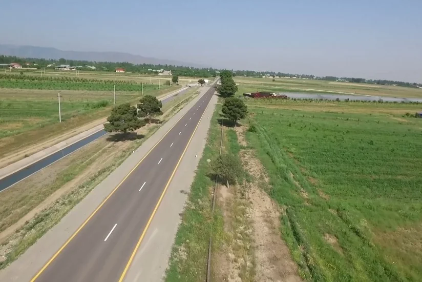 Dövlət başçısı yeni avtomobil yolunun açılışında iştirak edib