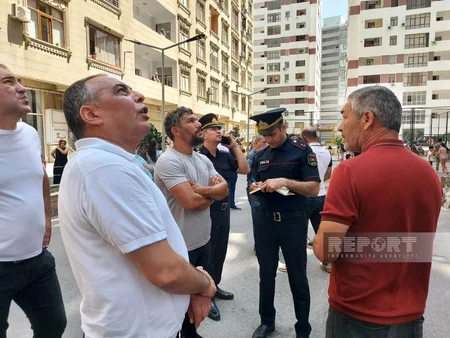 Bakıda çoxmərtəbəli binada yanğın olub, 8 nəfər təxliyə edilib - YENİLƏNİB