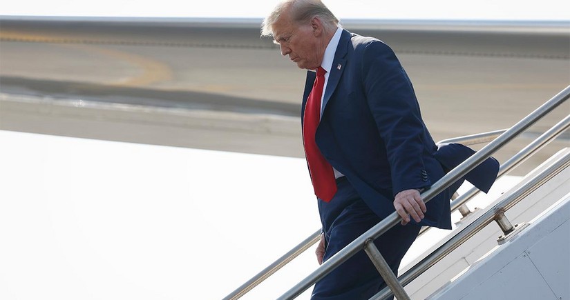 Trump envisions China trip with dozens of CEOs