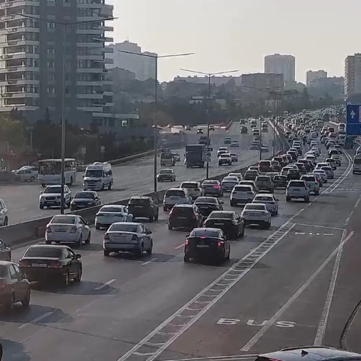 Bakının bir sıra yollarında nəqliyyatın sıxlığı yaranıb