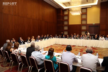 “Siyasi partiyaların maliyyələşdirilməsində şəffaflıq: siyasi partiyaların maliyyə hesabatlarının təqdim edilməsi” mövzusunda seminar başlayıb