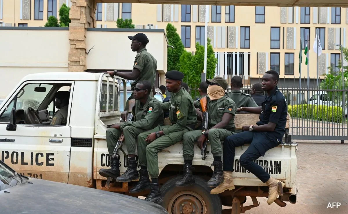 France begins talks to withdraw some of its troops from Niger