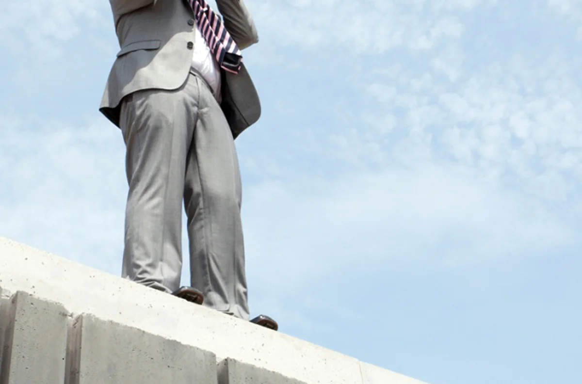 Abşeronda 33 yaşlı kişi özünü körpüdən ataraq intihar edib - FOTO