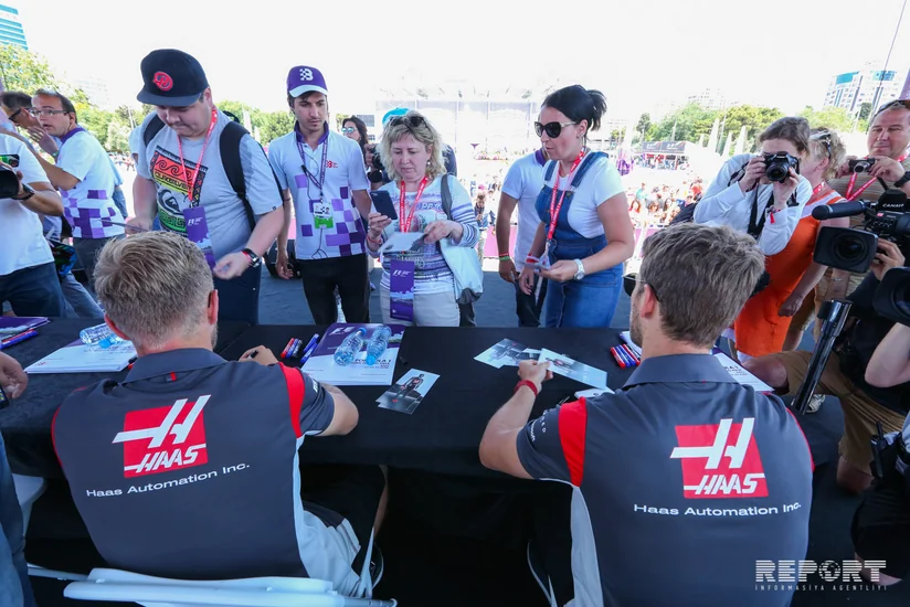 Formula 1: Haas komandasının pilotları Bakı Bulvarında avtoqraf sessiyası keçiriblər
