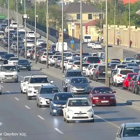Bakının 20 yolunda tıxac yaranıb - SİYAHI