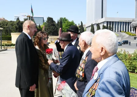 Prezident İlham Əliyev 9 May - Qələbə Günü münasibətilə Bakıda keçirilən mərasimdə iştirak edib - YENİLƏNİB