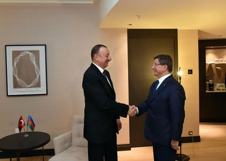 ​Prezident İlham Əliyev Türkiyənin baş naziri ilə görüşüb