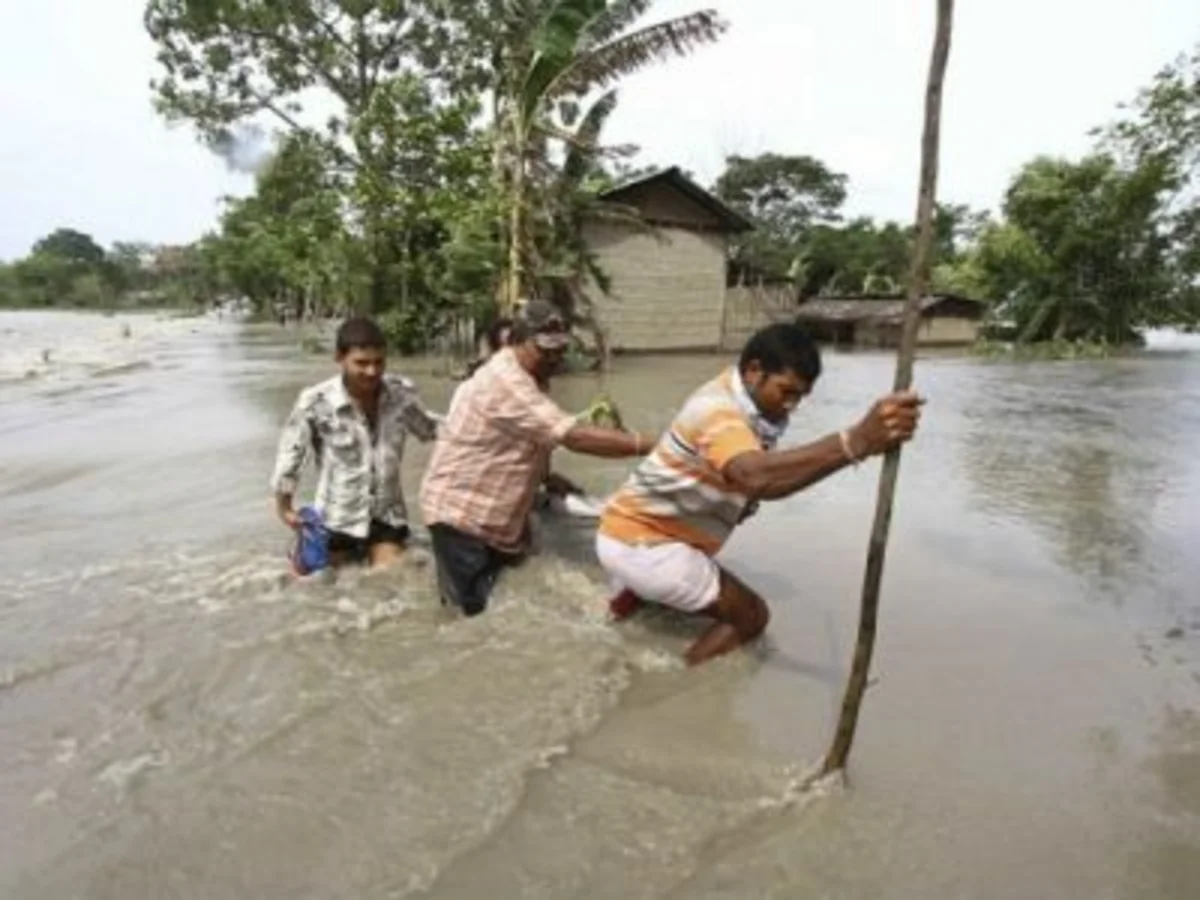 ​Hindistanda daşqınlar zamanı ölənlərin sayı 70 nəfərə çatıb - YENİLƏNİB