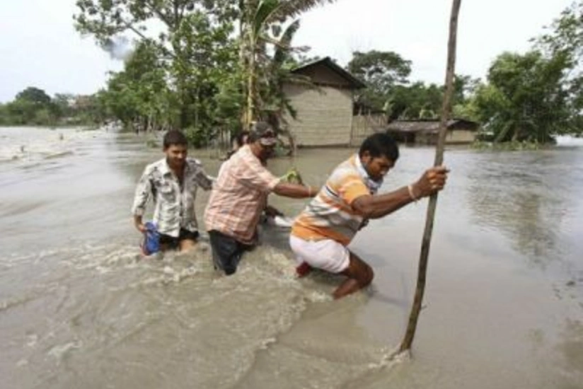 ​Hindistanda daşqınlar zamanı ölənlərin sayı 70 nəfərə çatıb - YENİLƏNİB