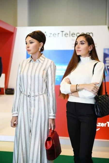 Prezident İlham Əliyev “Bakutel-2019” sərgisi ilə tanış olub - YENİLƏNİB